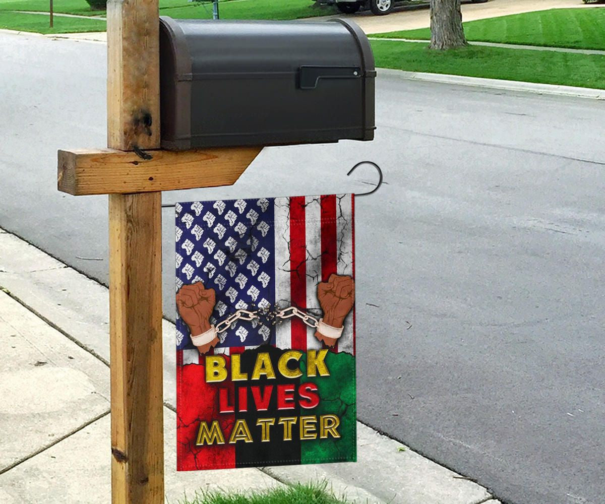 Breaking Chains Black Lives Matter American Flag To Struggle For Freedom Garden Ornaments